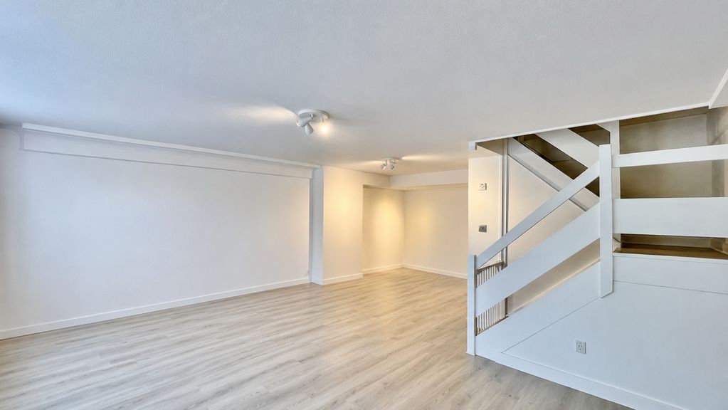 Living Room- click for photo gallery